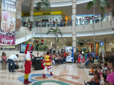 <br>Los ni&ntilde;os de Barranquilla y Cartagena disfrutaron su d&iacute;a a lo largo del mes de abril. La obra teatral Onda y Gigabyte; la presencia de marca en la obra teatral Pinocho y Karaoke con Doki, se constituyeron en los espacios did&aacute;cticos donde suministramos la log&iacute;stica requerida por Powerby y Quatio, empresas encargadas de la producci&oacute;n de estas activaciones para los clientes de Une.